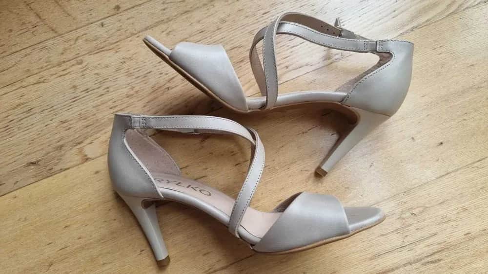 Gdzie kupić buty szpilki rozmiar 34? Sprawdź najlepsze oferty!