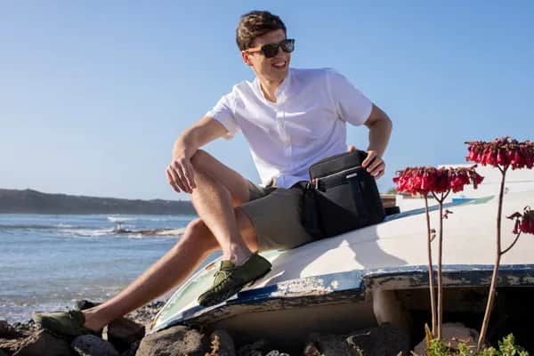 Mokasyny skarpetki czy bez – co wybrać na różne okazje?